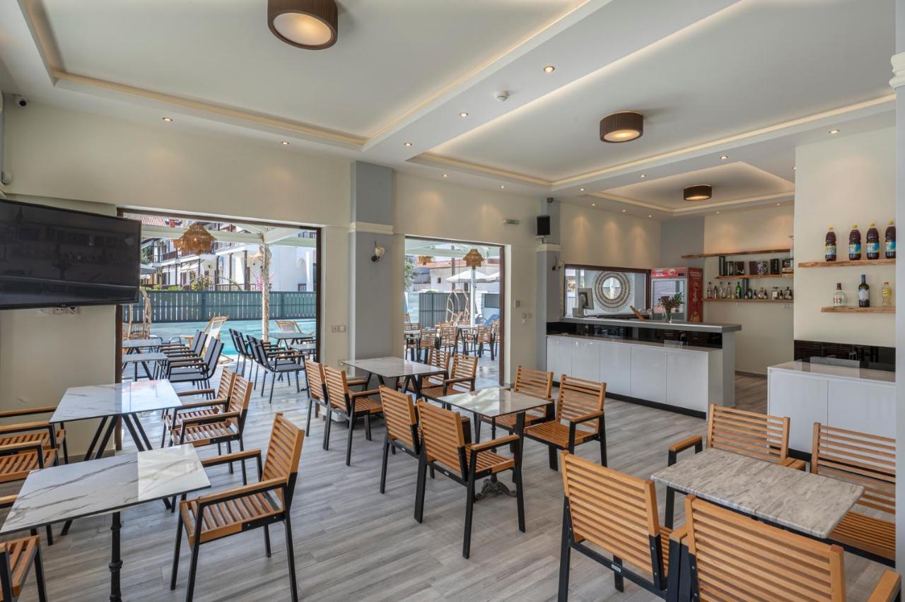 Adonis Hotel Pefkochori Eksteriør billede